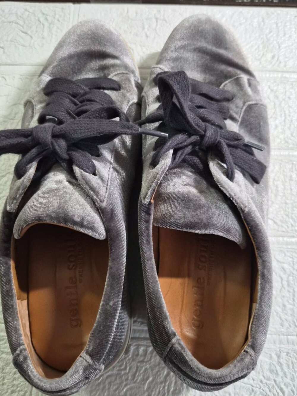 Gray Purple Velvet low-profile sneakers by Gentle Souls by Kenneth Cole Size 9.5